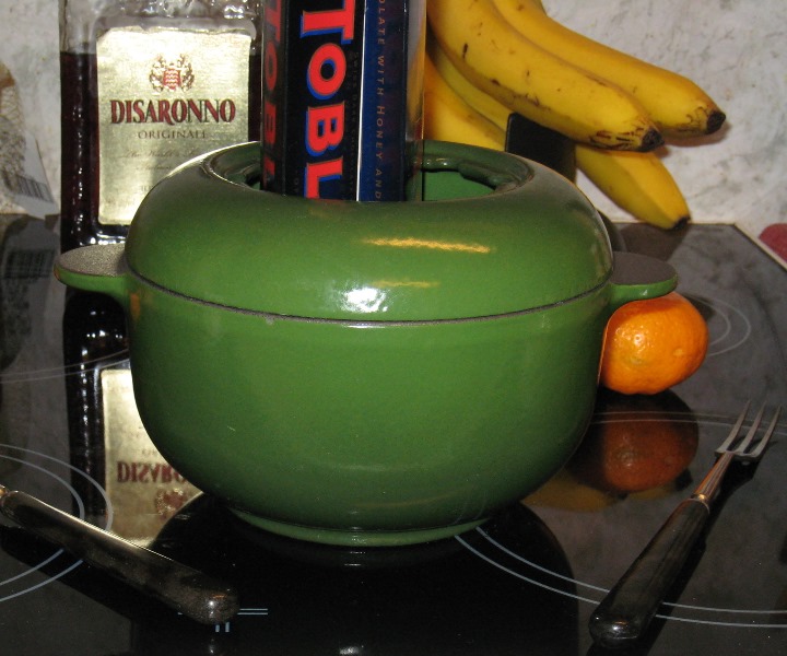 pot à fondue bourguignonne utilis&eacte; pour la fondue au chocolat