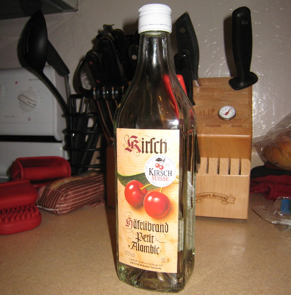 bouteille de kirsch de marque Häfelibrand