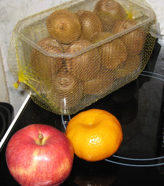 photo of an apple, a mandarin and kiwis